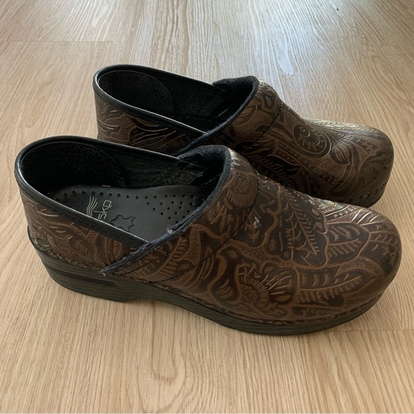 Dansko embossed floral print slip on slide in clogs - Picture 3 of 6